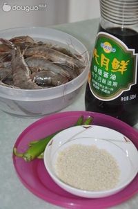芝椒酱明虾的做法图解1