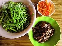 芹菜炒猪肝的做法图解2