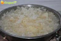 脆梨红枣银耳汤的做法图解2