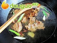 经典家常菜---排骨烧土豆的做法图解6