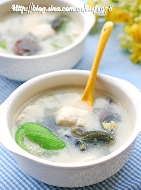 丝瓜皮蛋豆腐汤的做法