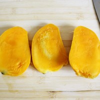 芒果丸子的做法图解2