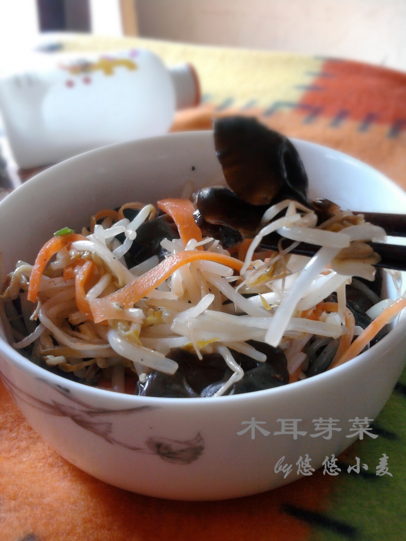 木耳芽菜 的做法