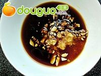 家常小凉菜---菠菜粉丝拌花生的做法图解3
