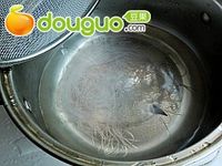 家常小凉菜---菠菜粉丝拌花生的做法图解5