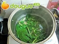 家常小凉菜---菠菜粉丝拌花生的做法图解6