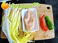 美味下饭菜---韭黄炒鸡丝的做法图解1