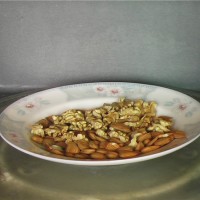 夏季养生菜:核桃杏仁菠菜的做法图解1