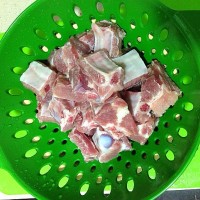 吮指蒜香骨的做法图解2