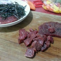 五彩牛肉丁炒饭的做法图解1