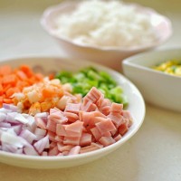 缤纷炒饭的做法图解2