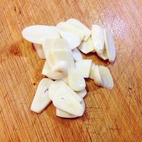 蒜香胡椒炒意大利面的做法图解3