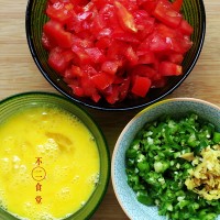 茄汁芙蓉蛋的做法图解2