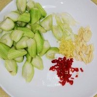 解密舌尖美味#相逢#--贻贝炒丝瓜的做法图解4