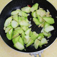 解密舌尖美味#相逢#--贻贝炒丝瓜的做法图解5