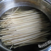 酱浇莴笋串的做法图解1