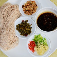 解密舌尖美味#家常#--火辣燃面的做法图解1