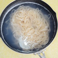 解密舌尖美味#家常#--火辣燃面的做法图解2