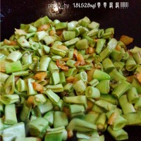 饭扫光:萝卜干炒四季豆的做法图解7