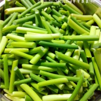 腊味也能小清新:蒜薹炒鸭胗的做法图解1