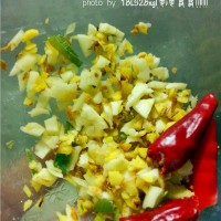 腊味也能小清新:蒜薹炒鸭胗的做法图解3