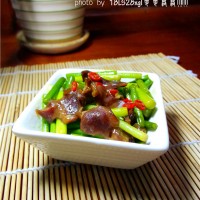 腊味也能小清新:蒜薹炒鸭胗的做法图解11