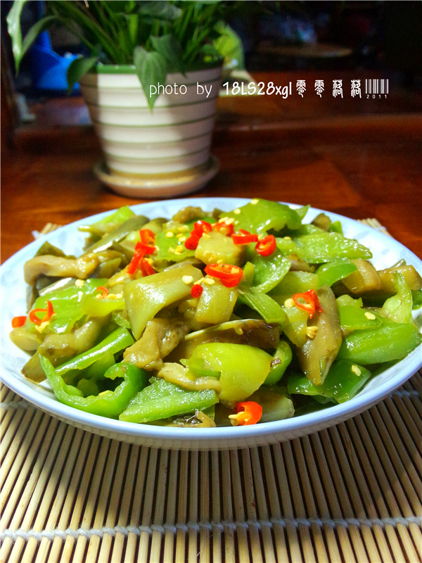 美容抗衰老:青椒茄子的做法
