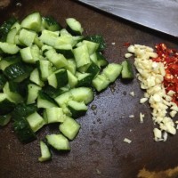 黄瓜拌小皮蛋的做法图解3