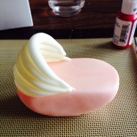 婴儿车翻糖蛋糕的做法图解4