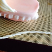 婴儿车翻糖蛋糕的做法图解6