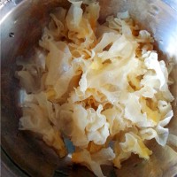 献给母亲节:桂圆红枣银耳羹的做法图解3