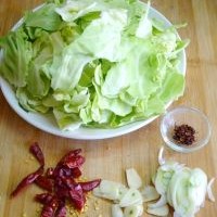 手撕包菜的做法图解1