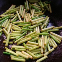 牛肉煸蒜苔的做法图解9