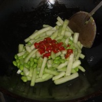 西瓜皮炒毛豆的做法图解5