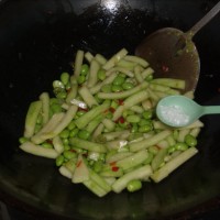 西瓜皮炒毛豆的做法图解6