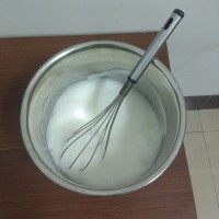 戚风蛋糕卷:手工打发蛋白(超详细过程图解)的做法图解5