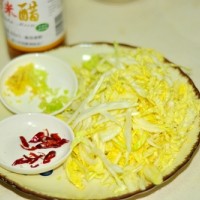 醋溜白菜丝的做法图解1