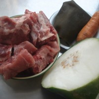 冬瓜脊骨汤的做法图解1