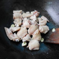 板栗鸡翅煲 的做法图解4
