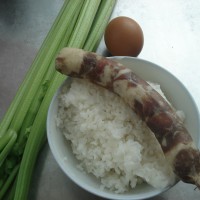 香肠西芹炒饭的做法图解1