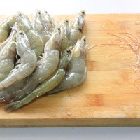 用烤箱轻松做----迷迭香烤大虾的做法图解1