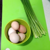 韭菜花炒鸡蛋的做法图解1