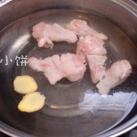 红葱百里香炖鸡的做法图解1
