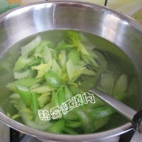 西芹腰果虾仁的做法图解5