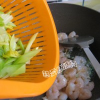 西芹腰果虾仁的做法图解12