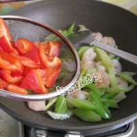 西芹腰果虾仁的做法图解13