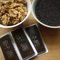 黑芝麻核桃阿胶条的做法图解1