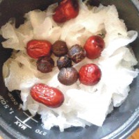 银耳红枣桂圆汤圆的做法图解3