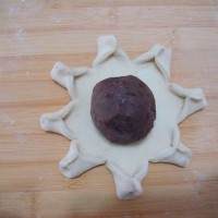 如花般绽放的豆沙包的做法图解7