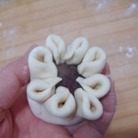 如花般绽放的豆沙包的做法图解8